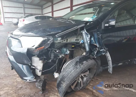 2018 Toyota Rav4 Adventure/Xle z USA, uszkodzony, nr VIN JTMRFREV9JJ235233